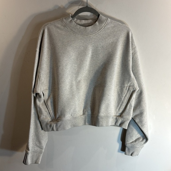Kit and Ace Other - KIT and ACE Sz M Light Heather Gray Sweatshirt Striped Cuffs Zipper Pockets Crew